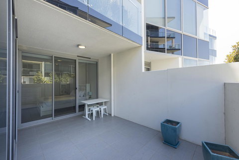 Lakefront 116 Kingston ACT - Accommodation Main Beach 3
