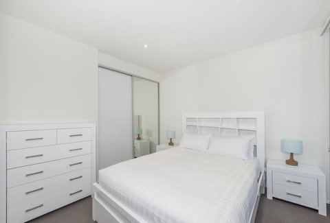 Lakefront 116 Kingston ACT - Accommodation Main Beach 6