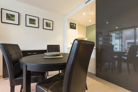 Lakefront 116 Kingston ACT - Accommodation Main Beach 13