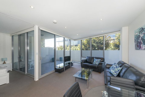 Lakefront 116 Kingston ACT - Accommodation Main Beach 2