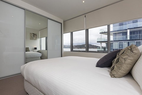 Lakefront 116 Kingston ACT - Accommodation Main Beach 10