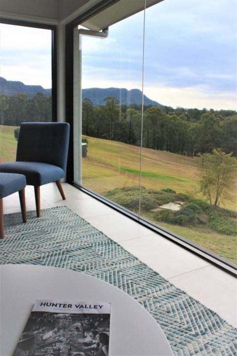 Wine Country Villas - Accommodation Main Beach 2