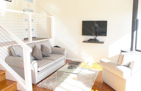 Wine Country Villas - Accommodation Main Beach 14