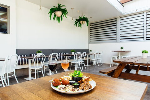 Coniston Hotel Wollongong - Accommodation Main Beach 10