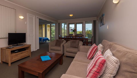 Hastings Cove Holiday Apartments - Accommodation Main Beach 0