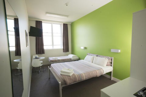 YHA Sydney Harbour - Accommodation Main Beach 2