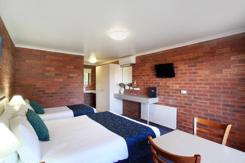 Pelican Motor Inn - Accommodation Main Beach 43
