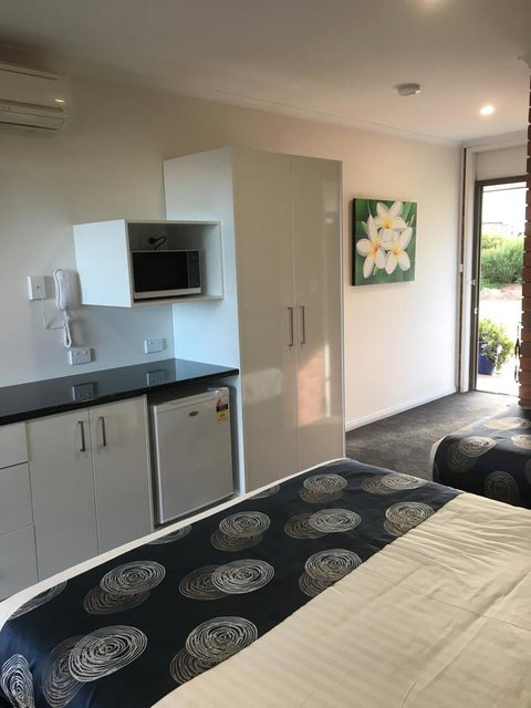Pelican Motor Inn - Accommodation Main Beach 41