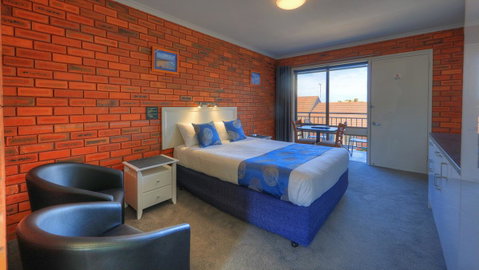 Pelican Motor Inn - Accommodation Main Beach 2