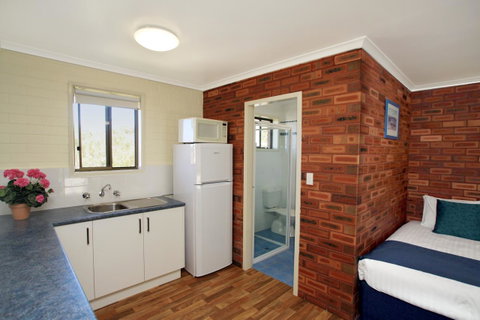 Pelican Motor Inn - Accommodation Main Beach 36