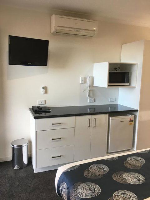 Pelican Motor Inn - Accommodation Main Beach 8