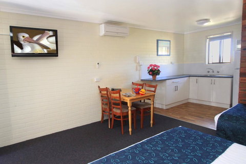 Pelican Motor Inn - Accommodation Main Beach 37