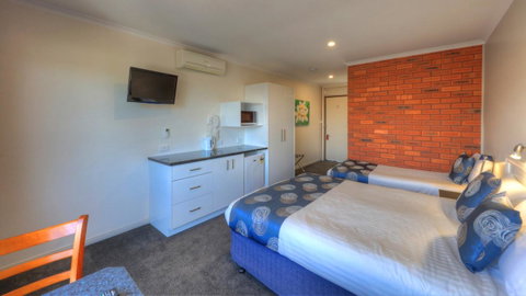 Pelican Motor Inn - Accommodation Main Beach 3