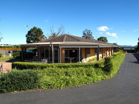Hunter Oasis - Accommodation Main Beach 13
