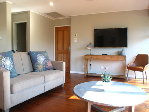 Hunter Oasis - Accommodation Main Beach 3