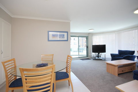 Sails Apartments - Accommodation Main Beach 22