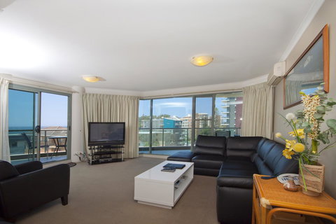 Sails Apartments - Accommodation Main Beach 16