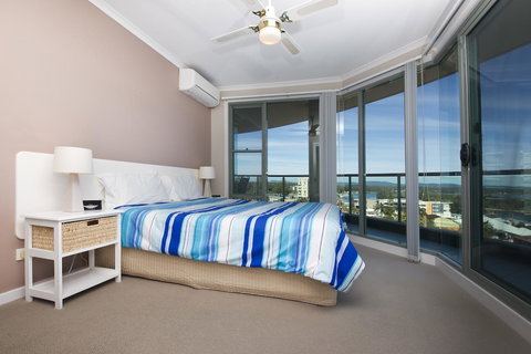 Sails Apartments - Accommodation Main Beach 8