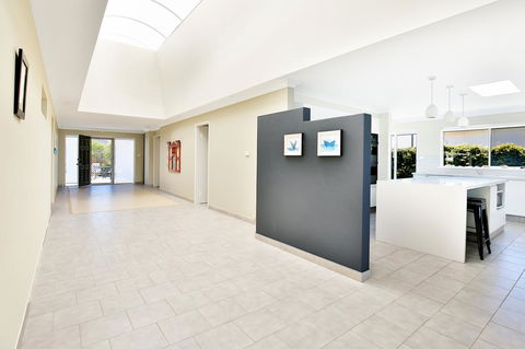 Neptune I Absolute Beachfront I Stunning Views - Accommodation Main Beach 24