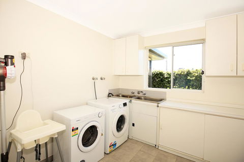 Neptune I Absolute Beachfront I Stunning Views - Accommodation Main Beach 25
