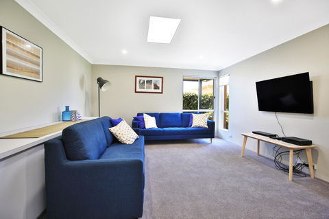 Neptune I Absolute Beachfront I Stunning Views - Accommodation Main Beach 7