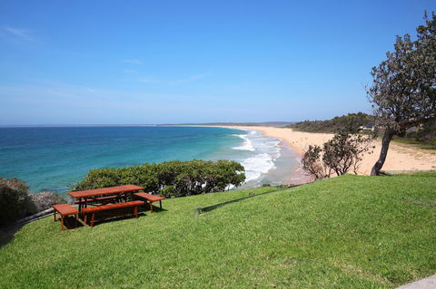 Neptune I Absolute Beachfront I Stunning Views - Accommodation Main Beach 31