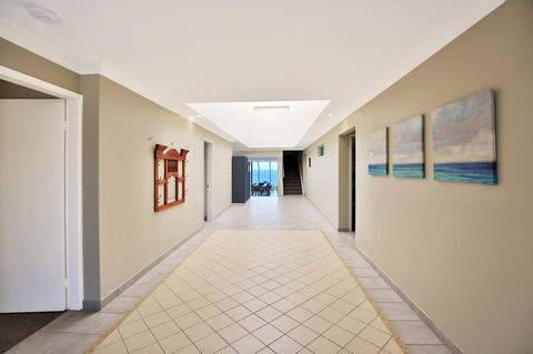 Neptune I Absolute Beachfront I Stunning Views - Accommodation Main Beach 23