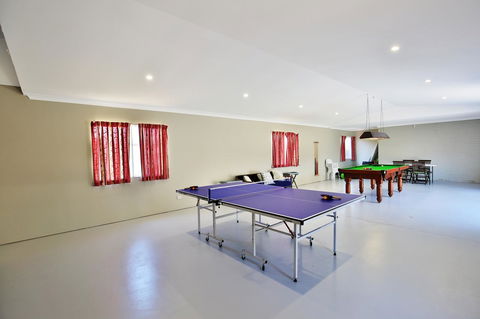 Neptune I Absolute Beachfront I Stunning Views - Accommodation Main Beach 21