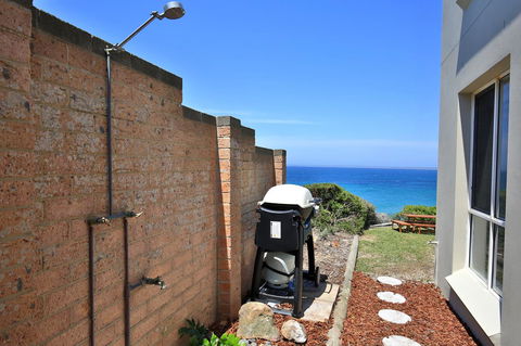Neptune I Absolute Beachfront I Stunning Views - Accommodation Main Beach 27