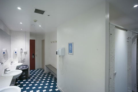 YHA Sydney Central - Accommodation Main Beach 7