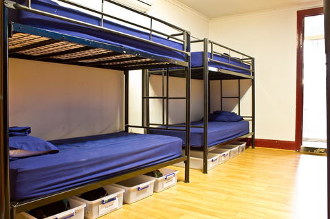 Mad Monkey Kings Cross - Accommodation Main Beach 23