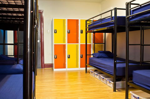 Mad Monkey Kings Cross - Accommodation Main Beach 14