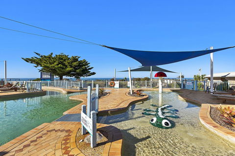 Blue Lagoon Beach Resort - Accommodation Main Beach 7