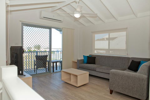 Blue Lagoon Beach Resort - Accommodation Main Beach 25