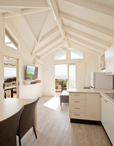 Blue Lagoon Beach Resort - Accommodation Main Beach 28