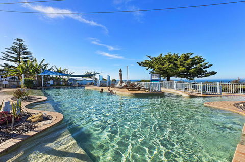 Blue Lagoon Beach Resort - Accommodation Main Beach 5