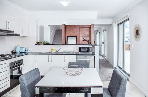 DD Apartments On Darling Harbour - Accommodation Main Beach 1