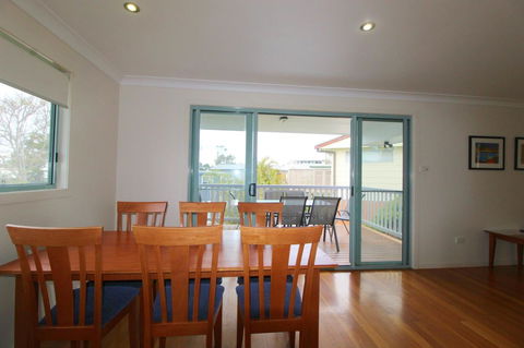 Anglesea, 17 Hodgson Street - Accommodation Main Beach 4