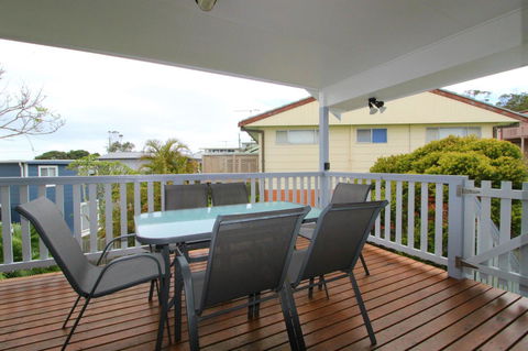 Anglesea, 17 Hodgson Street - Accommodation Main Beach 5