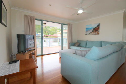 Anglesea, 17 Hodgson Street - Accommodation Main Beach 2