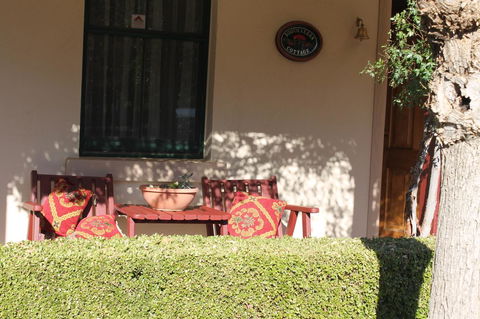 Boot Makers Cottage - Accommodation Main Beach 2