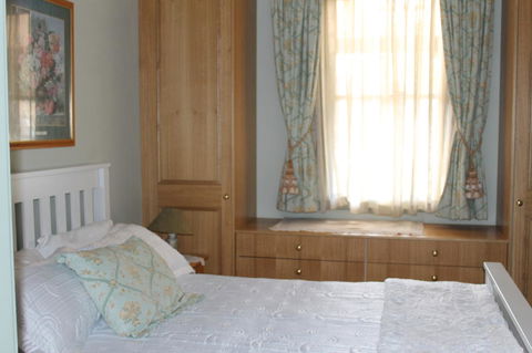 Boot Makers Cottage - Accommodation Main Beach 11