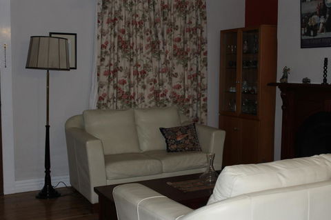 Boot Makers Cottage - Accommodation Main Beach 10