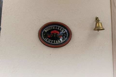 Boot Makers Cottage - Accommodation Main Beach 0