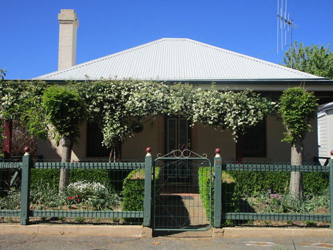Boot Makers Cottage - Accommodation Main Beach 1