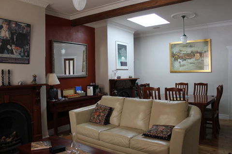 Boot Makers Cottage - Accommodation Main Beach 8