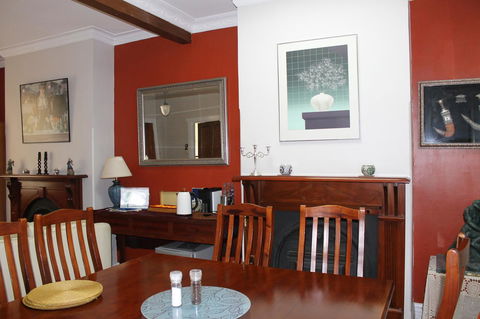 Boot Makers Cottage - Accommodation Main Beach 3