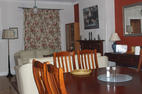 Boot Makers Cottage - Accommodation Main Beach 5