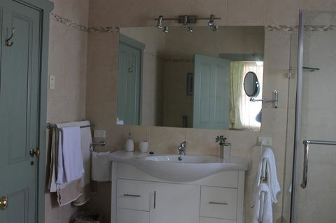 Boot Makers Cottage - Accommodation Main Beach 15