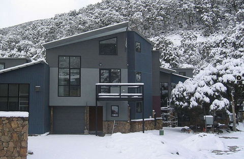 Snowstream 4 - Accommodation Main Beach 0